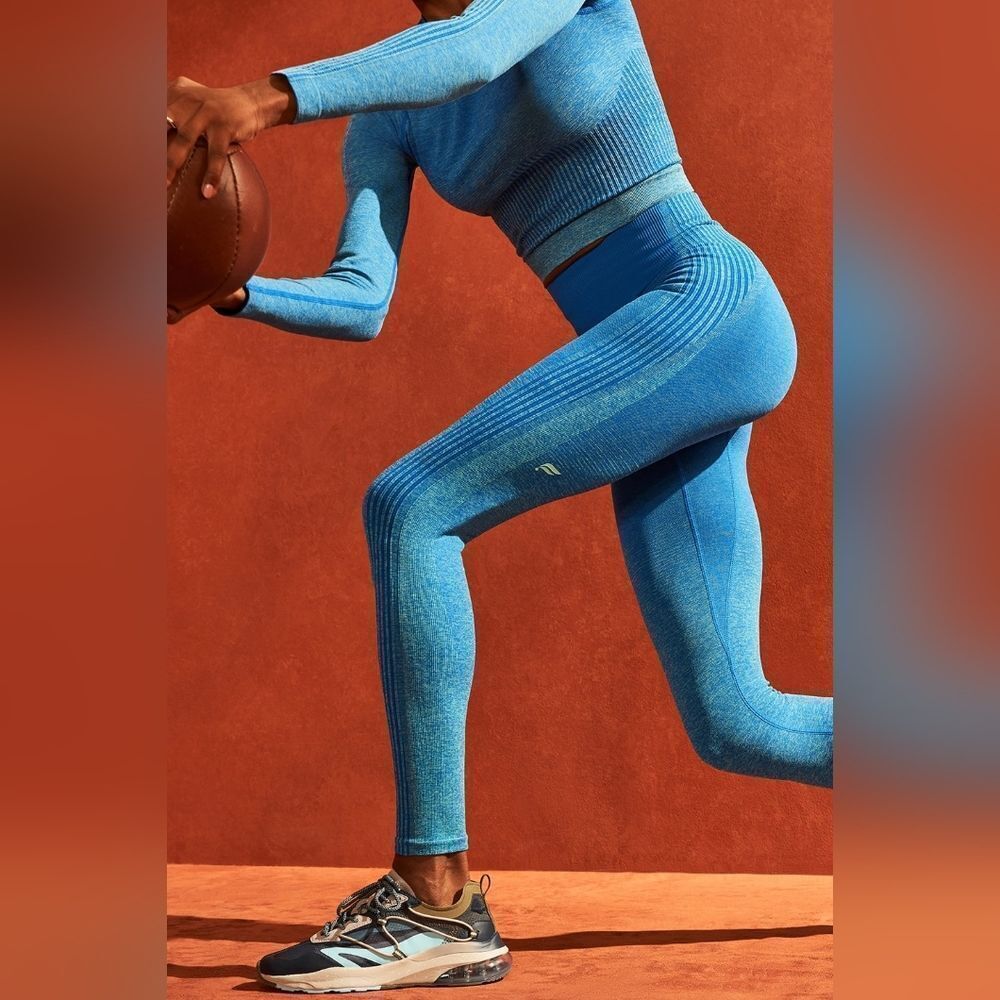 Fabletics Ombre Seamless Ultra High-Waisted Legging Size S in Blue NWT and in pa